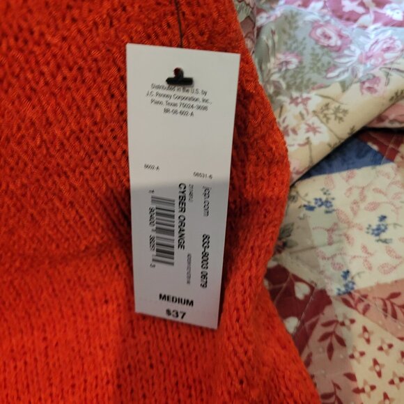 Sleevless knitted bright orange sweater. - Picture 2 of 4
